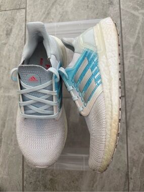 adidas Light Blue & White Women's Running Shoes Sz 6